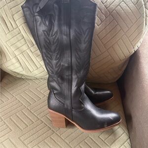 ARULA Black Heeled Boots with Tan Sole